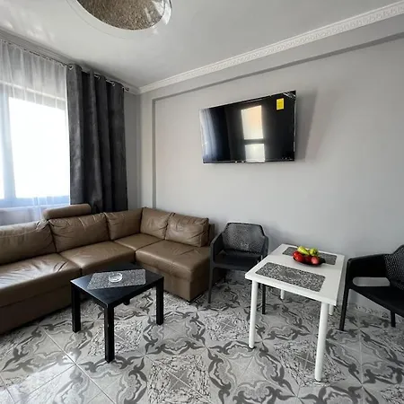6-person Between And * Durrës